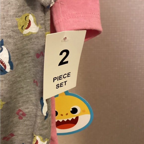 New Baby Shark Onesie Girls 6 to 9 Months 2 Pieces Pink Grey Bodysuit - Picture 3 of 12